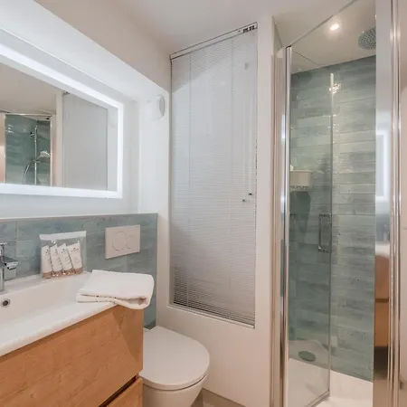 Moderne Avec Jardin, Terrasse, Parking Et Wifi à - Fr-1-343-267 *